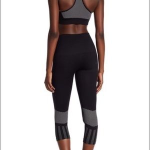 Ivy Park // Seamless Capri Leggings
